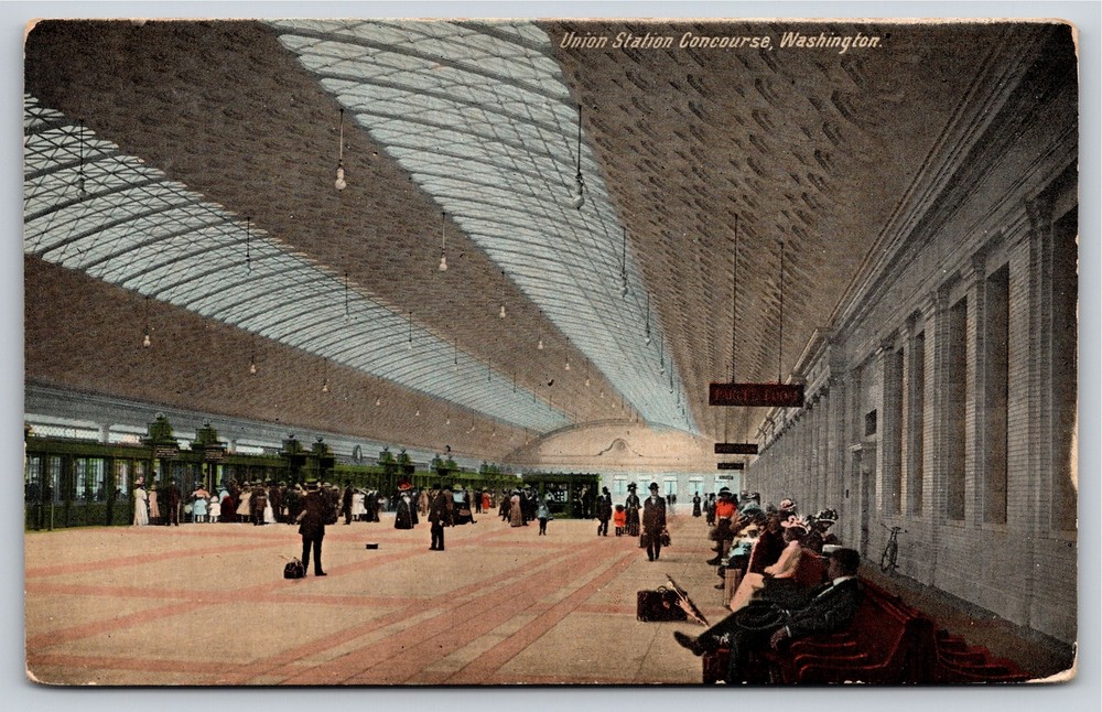 Washington DC~Union Train Station Passenger Concourse Scene~Vintage Postcard