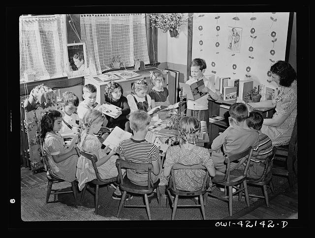 Photo:Southington Connecticut 1942 Classroom of Young Children Reading