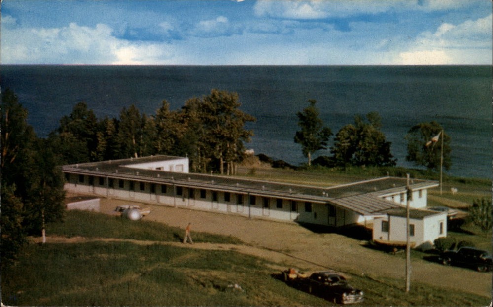 Grand Marais Minnesota Superior Motel Moe Del Hwy 61 unused vintage postcard
