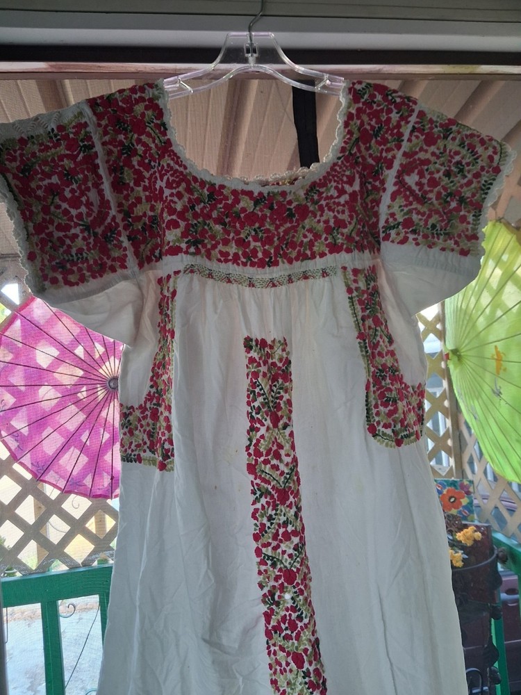 Vintage Oaxacan Embroidered  Tunic, White With Red Embroidery,  Cotton Sz M/L