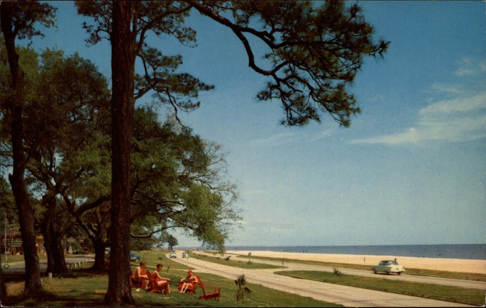 Mississippi Gulf of Mexico coastline Hwy 90 1950s car unused vintage postcard