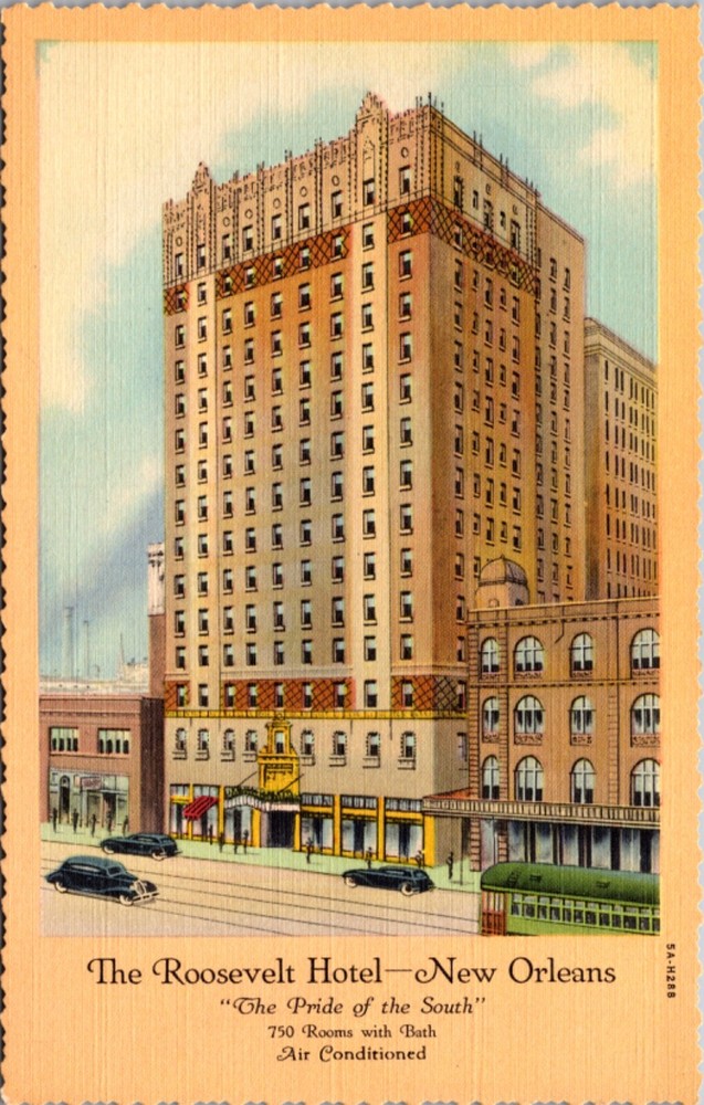 Linen Postcard The Roosevelt Hotel in New Orleans, Iowa