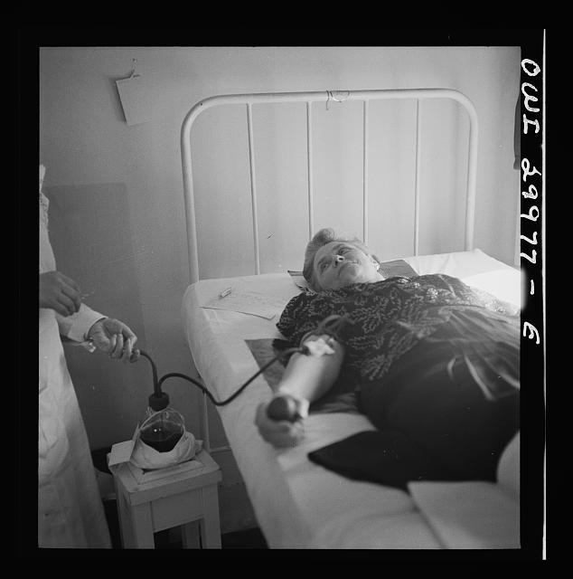 Photo:Washington DC 1943 American Red Cross Blood Donor Woman Hospital Bed