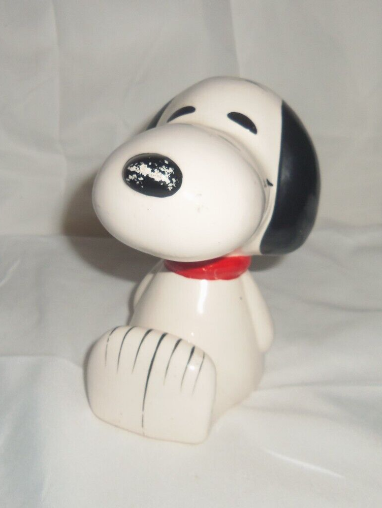 Vintage Peanuts Snoopy 1966 United Feature Syndicate Inc 5.5