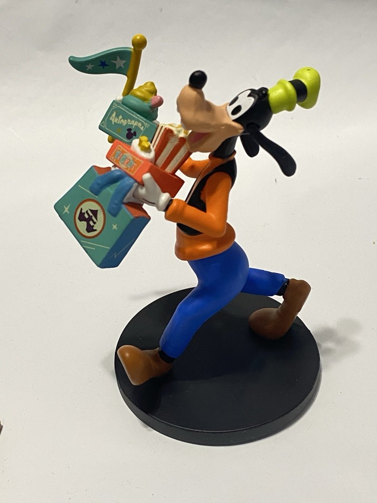 Disney Play in the Park Mickey Mouse and Friends PVC Figure GOOFY