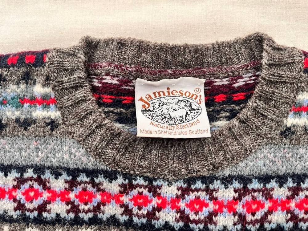 Jamieson’s Fair Isle 100% Wool Sweater Gray Red Scotland Made Mens Size M Good