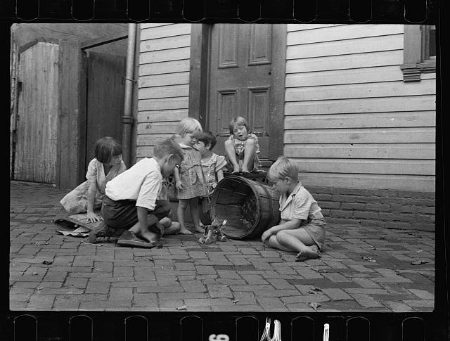 Photo:Georgetown Washington DC 1935 Children Playing on Sidewalk Trash Can