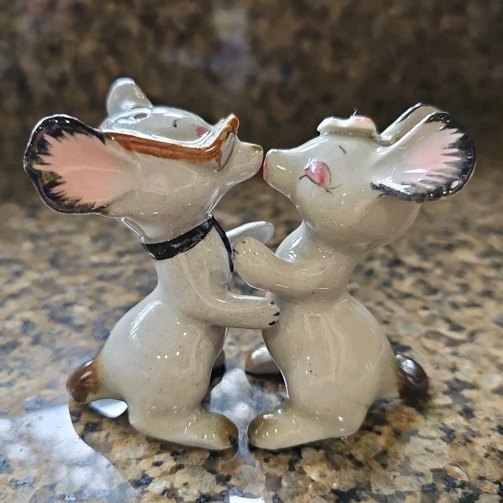 Vtg Anthropomorphic Miniature Kissing Hugging Mice Mouse Salt & Pepper Shakers