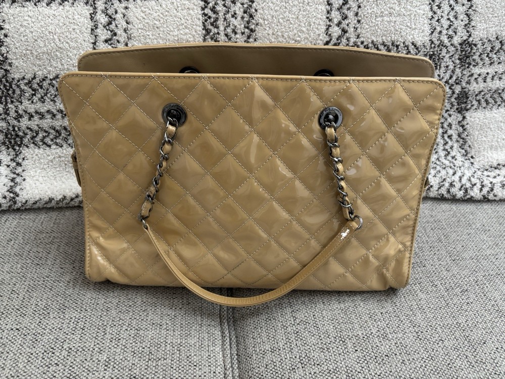 CHANEL CC Logo Matelasse Chain Tote Shoulder Bag in Beige Aged Calfskin A90612