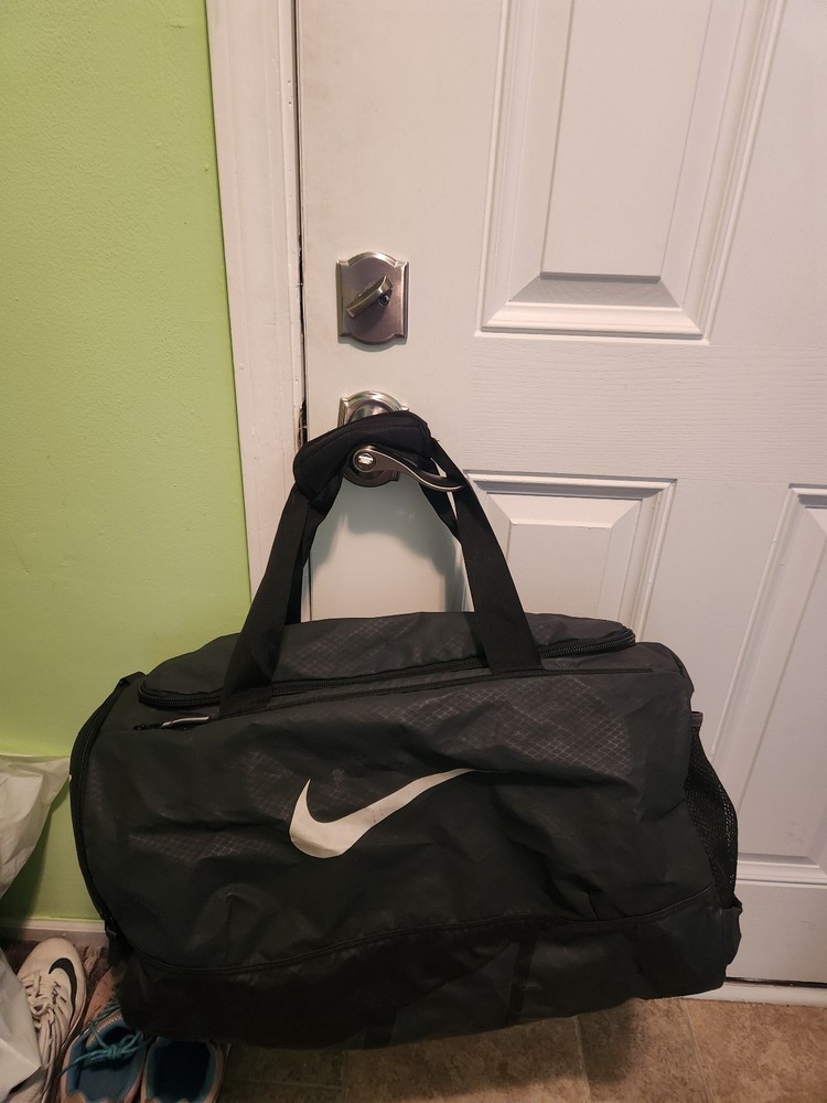 Nike Brasilia Bag Black Condition is Excellent. I invite you to make a purchase.
