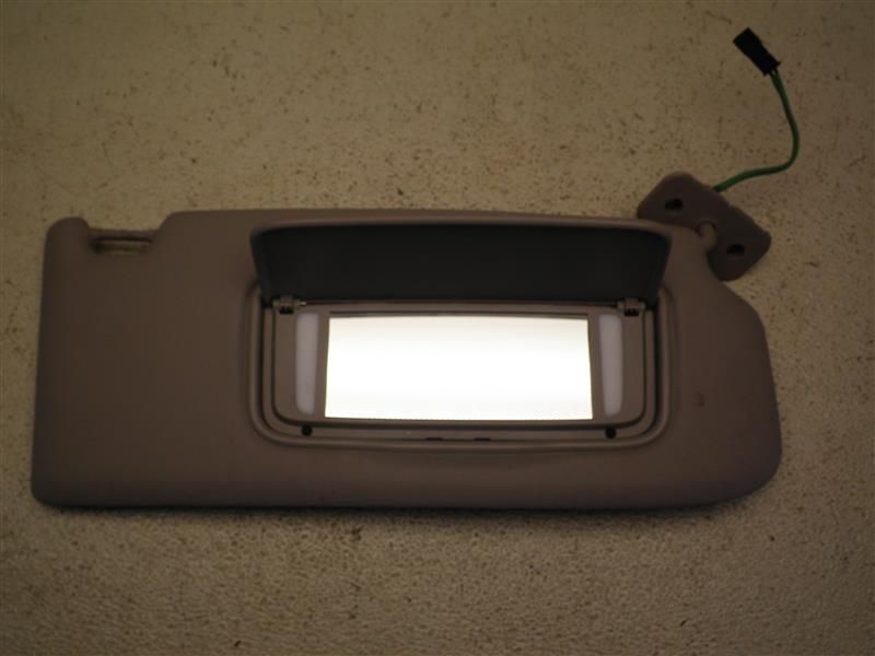 2005-2006 Volvo 50 Series Right Illuminated Sun Visor 307403170 B04093
