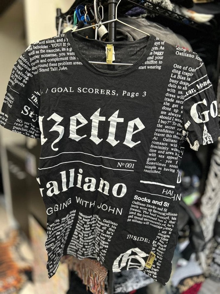 John Galliano Newspaper T-Shirt Crew Neck Size M Fashion