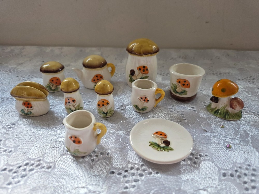 Sears Miniature Merry Mushroom Canister Set Vintage 11 Pieces rare.