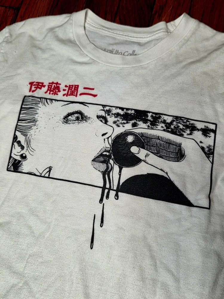 Junji Ito Uzumaki Medium M Graphic T-Shirt Anime Manga Horror White Hot Topic B2