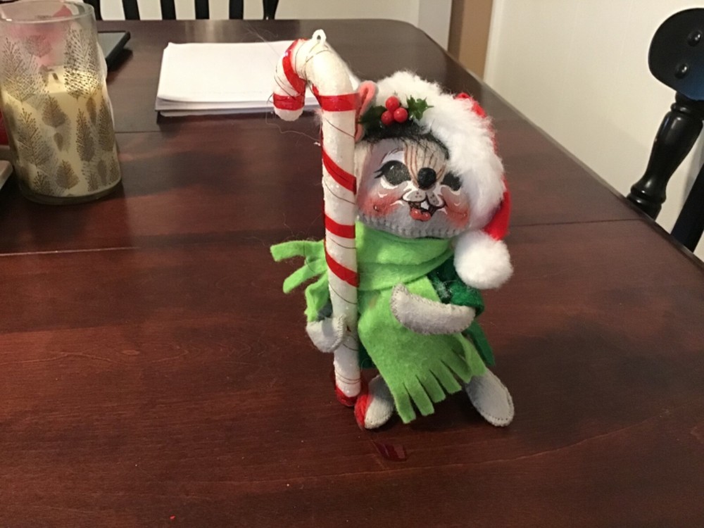 CHRISTMAS Vintage ANNALEE MOUSE WITH CANDY CANE Moblitee DOLL - 1991