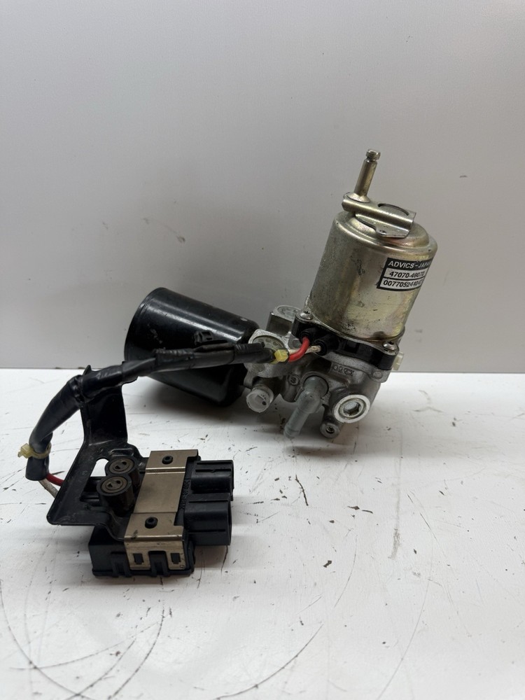 2016-2022 RX350 RX450h ABS Power Brake Booster Vacuum Pump 47070-48080 OEM 2279