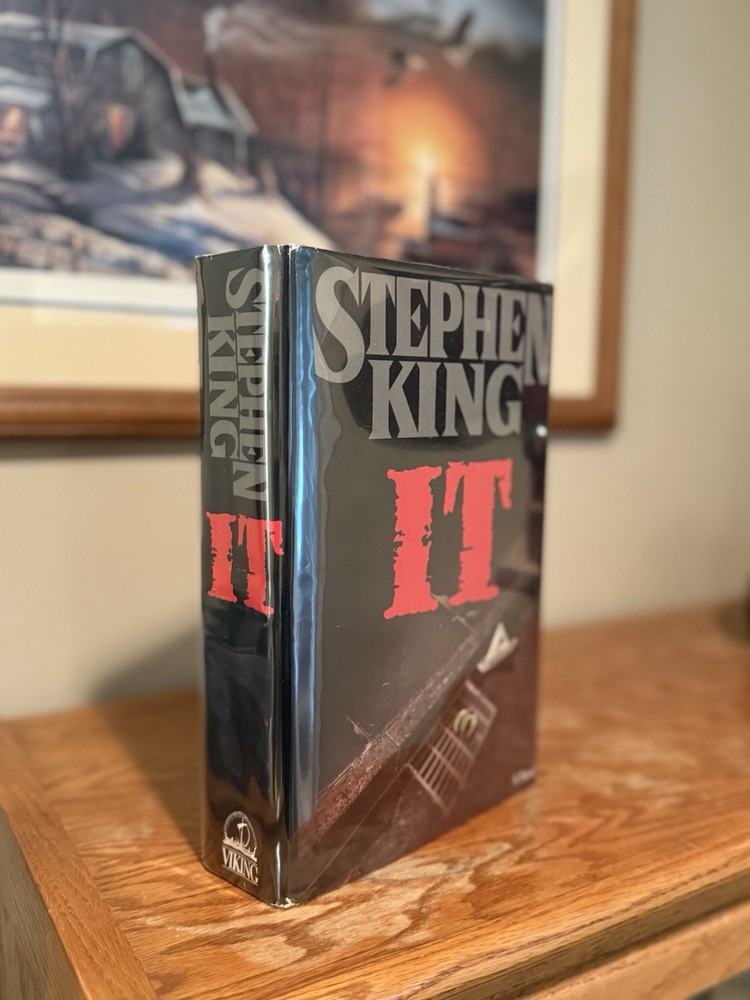 IT by Stephen King Viking First Edition Book Club Edition (BCE) Hardcover w/ DJ