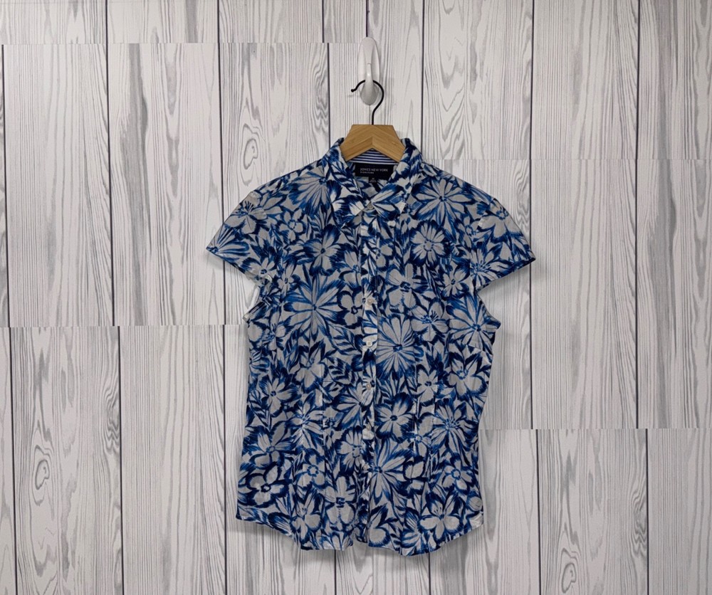 Jones New York blouse womens size medium button up shirt sleeveless floral blue