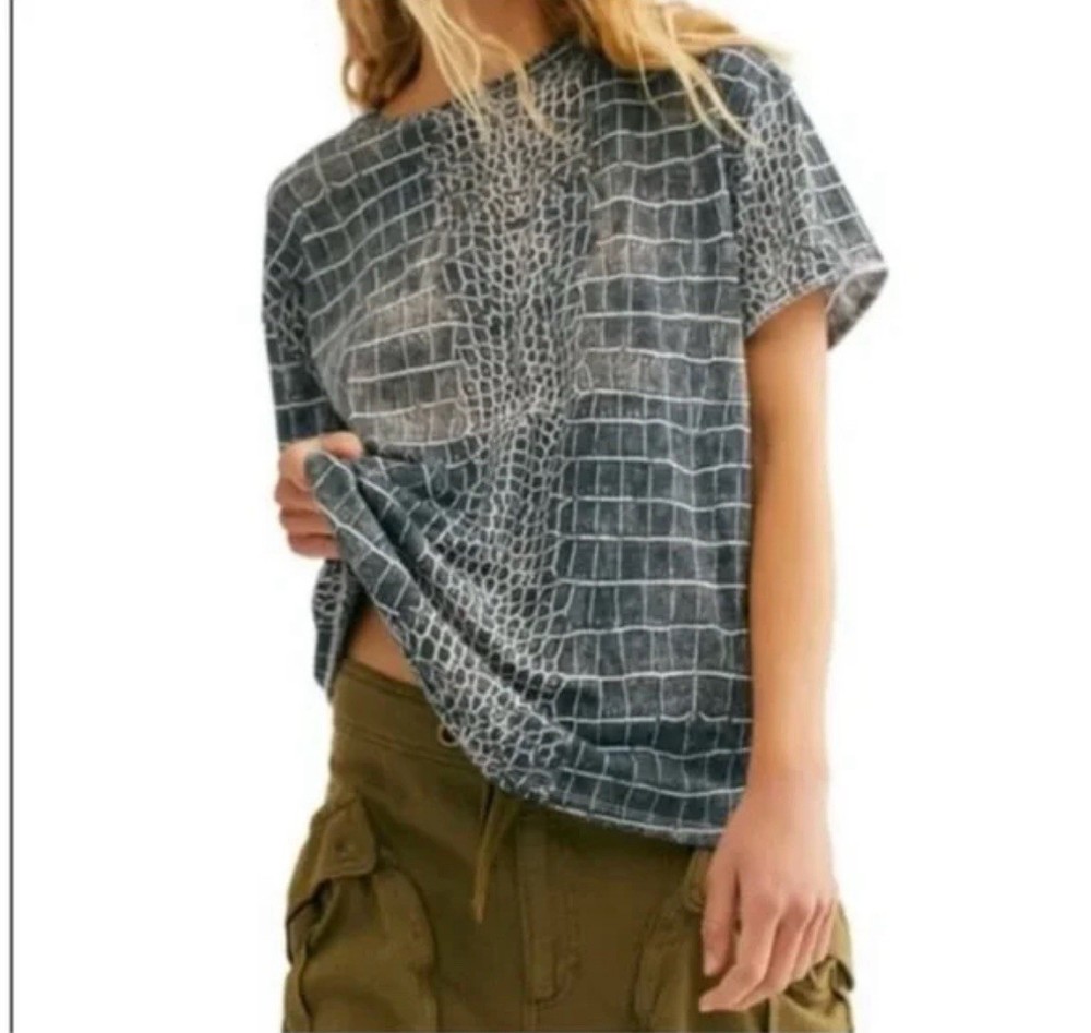 We The Free Women’s XS Alligator Crocodile Print Short Sleeve Boxy Tee