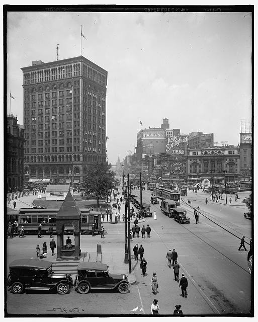 Photo:[Looking up Woodward Avenue, Detroit, Mich.]