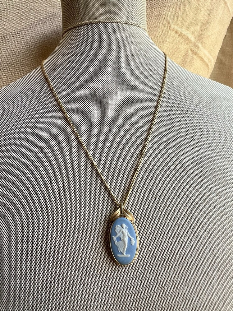 Wedgwood Jasperware Blue Cameo Pendant Necklace Gold Tone Vintage 1/20 12K GF