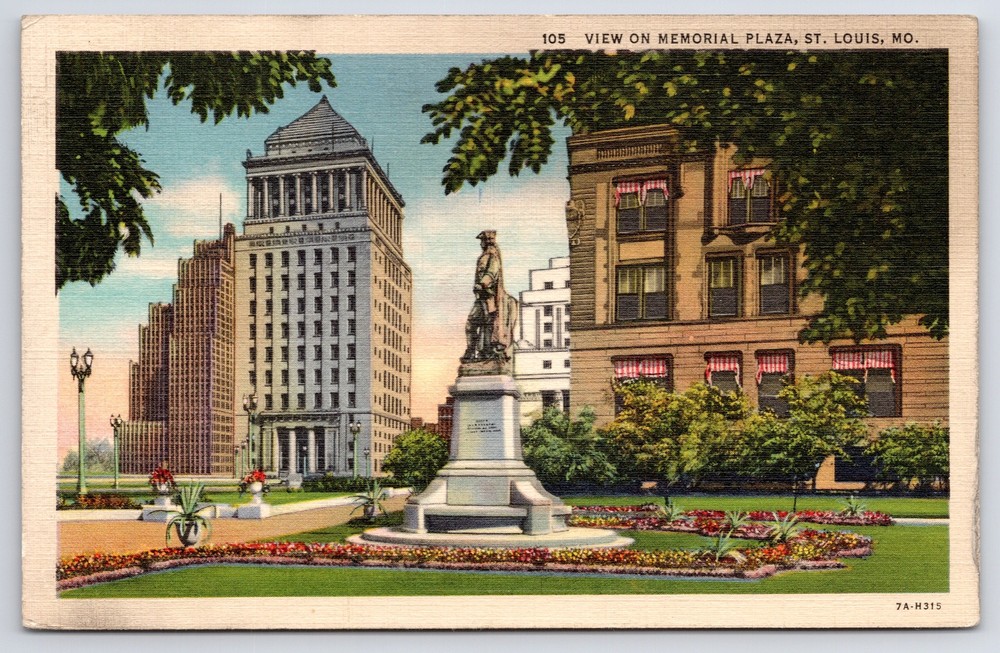 St Louis Missouri~Statue On Memorial Plaza~Vintage Linen Postcard