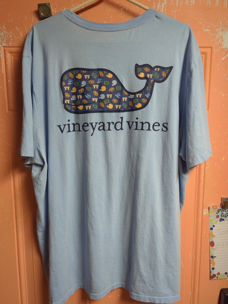 Vineyard Vines Shirt Mens XXL Blue Whale Football Graphic Pocket Tee 100% Cotton