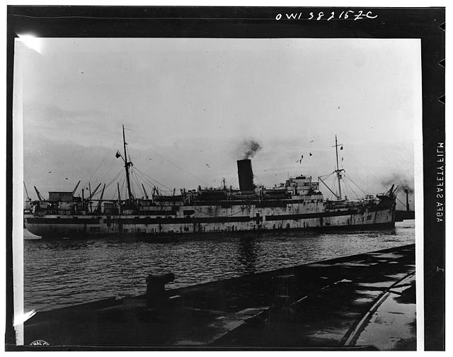Photo:Cargo Ship Steamship Harbor 1910s Smoke at Docking Wharf