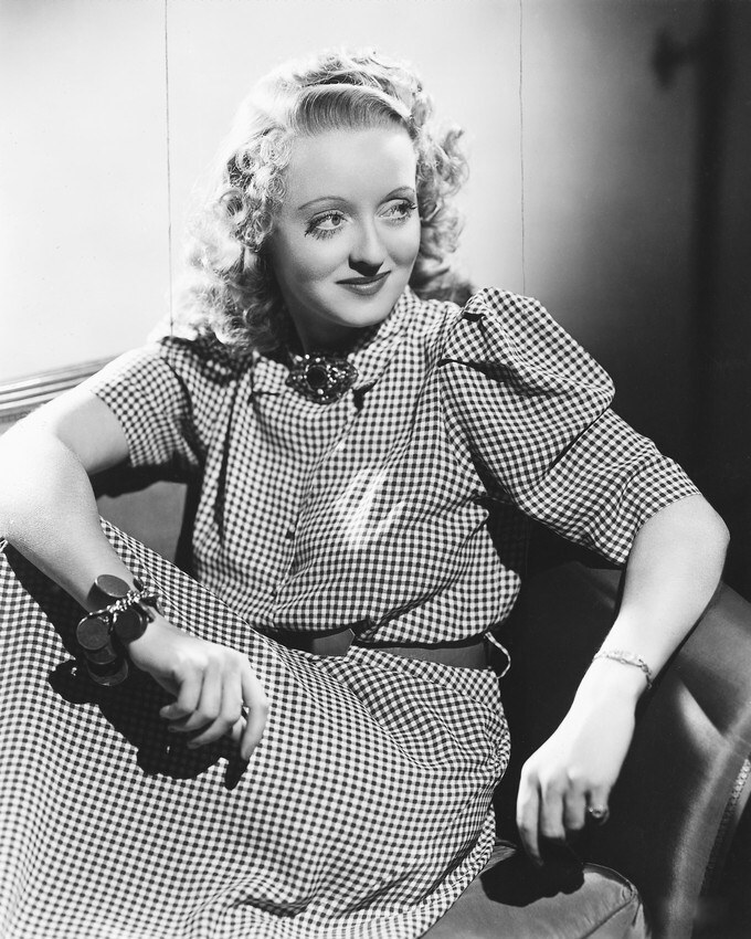 77619 BETTE DAVIS SEATED POSE PHOTO Wall Print Poster US