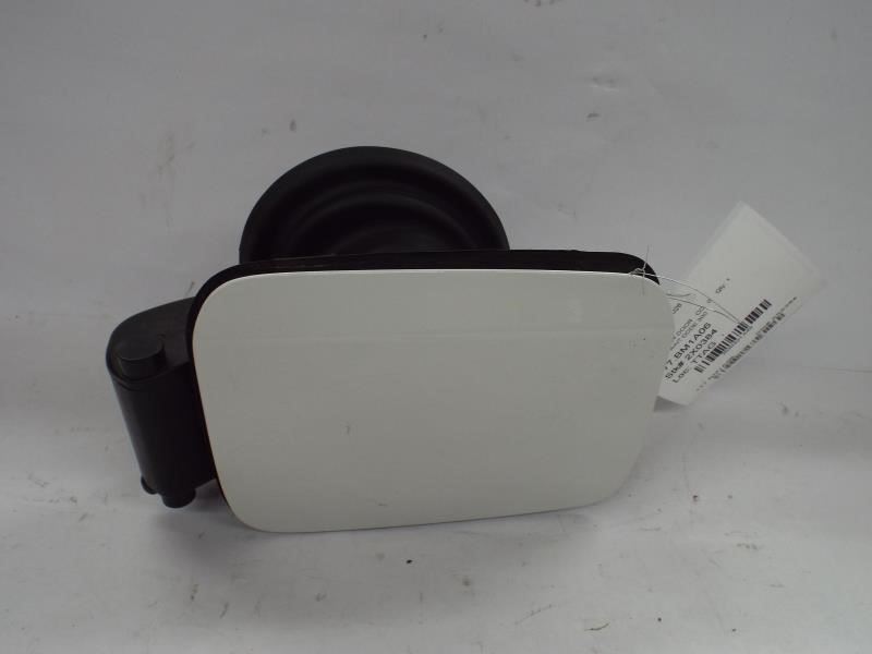 325XI     2006 Fuel Filler Door 421449