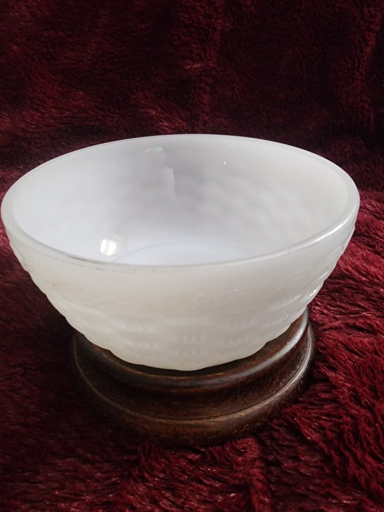 Vtg Fire King Basket Weave Milk Glass Cereal/Dessert Bowl-Rare Find 4.75