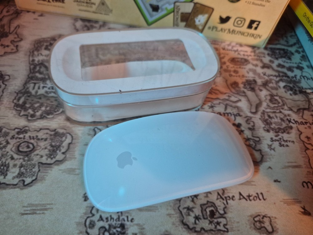 Apple Magic Mouse A1296 Wireless Bluetooth Laser in White Silver  