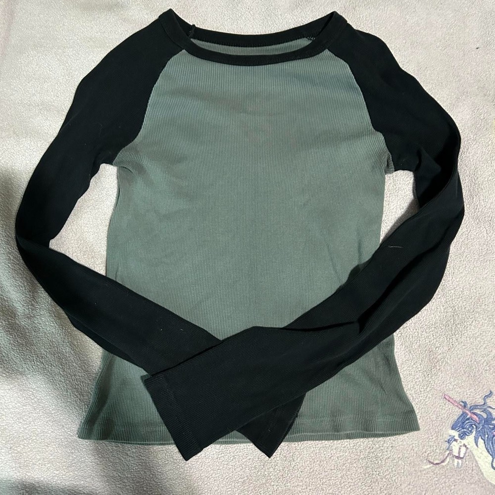 Brandy Melville Bella Long Sleeve Tee John Galt. Pale Blue & Navy. One Size.