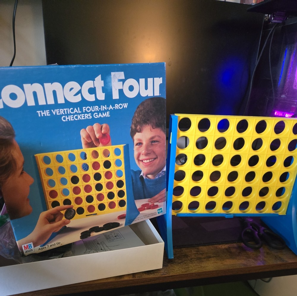 Read Desc Connect Four 4 - Board Game - Milton Bradley - Vintage 1998 - Complete