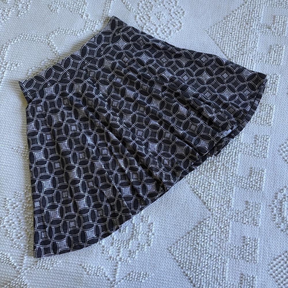SO women’s size Small black and white patterned circle skater skirt