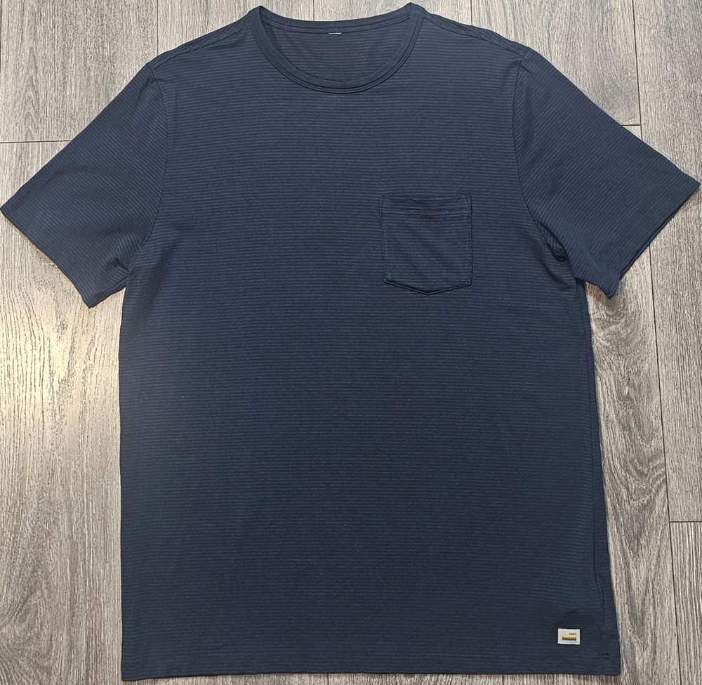 Vuori Linear Tech Tee T Shirt Blue Stripe Performance Pocket Tee Mens Size Large