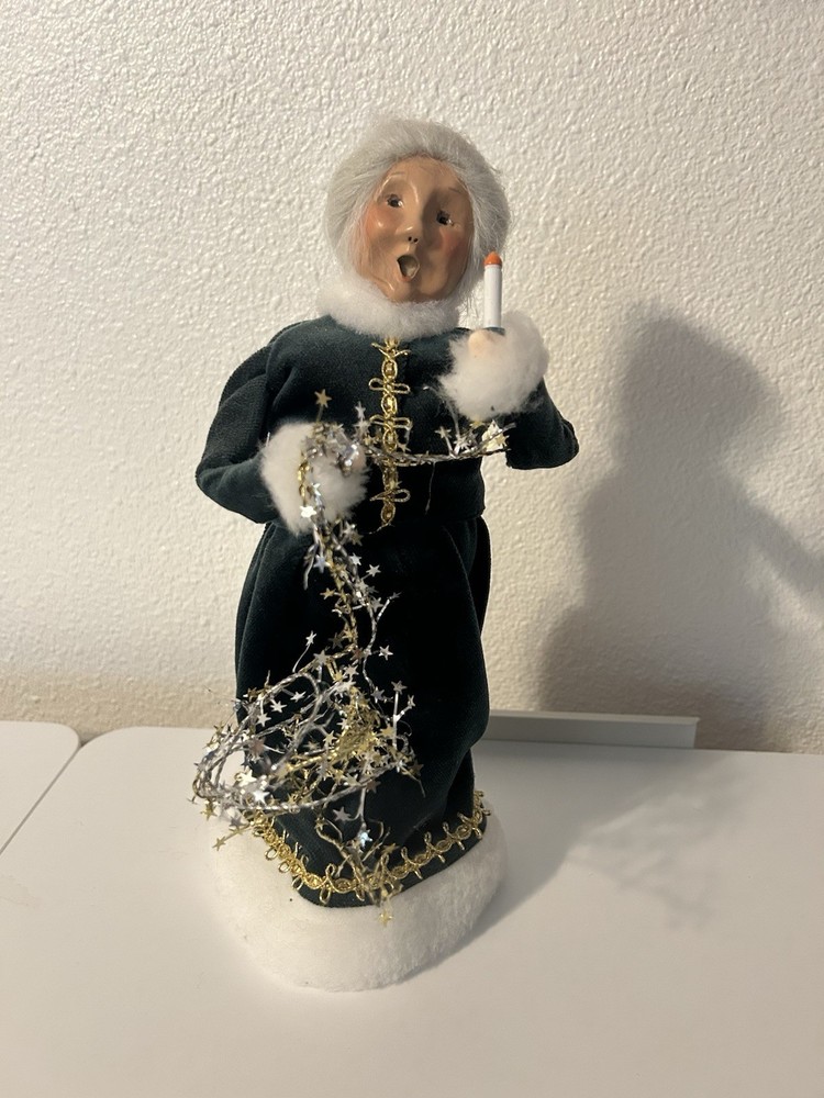 Byers Choice Carolers Lady in Green Velvet Coat w/Star Garland Vintage 1999