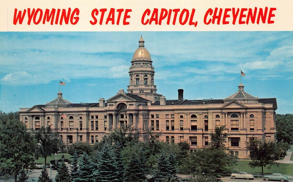 Cheyenne WY Wyoming State Capitol Avenue Main Street View 1950s Postcard L3