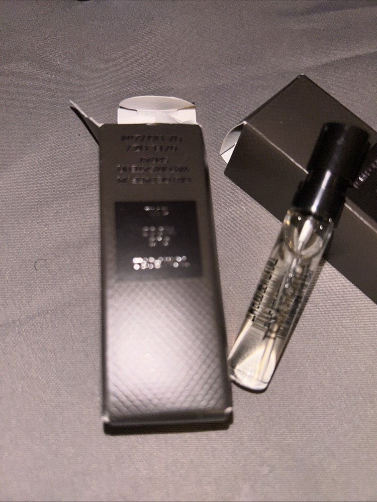 Tom Ford Oud Wood EDP Spray Sample Size 2ml