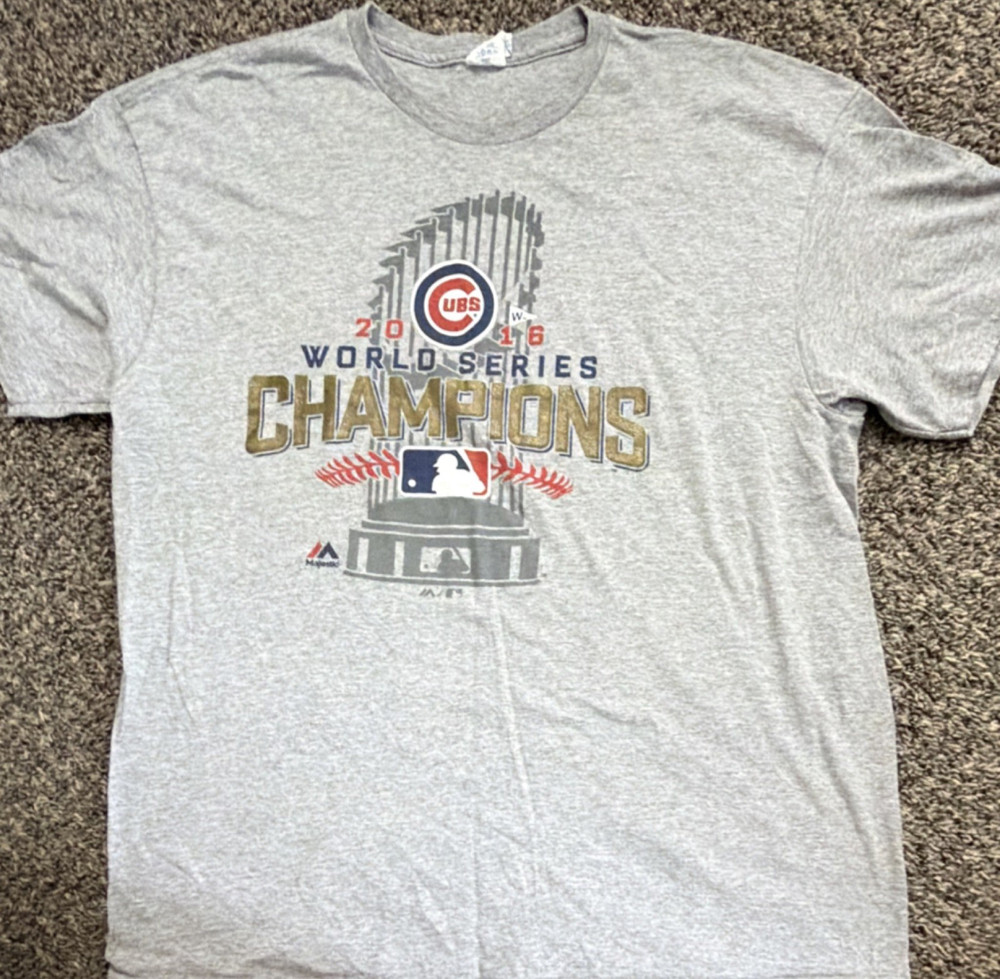 Delta Men's Pro Weight Chicago Cubs 2016 World Series Graphic Tee Gray 2XL