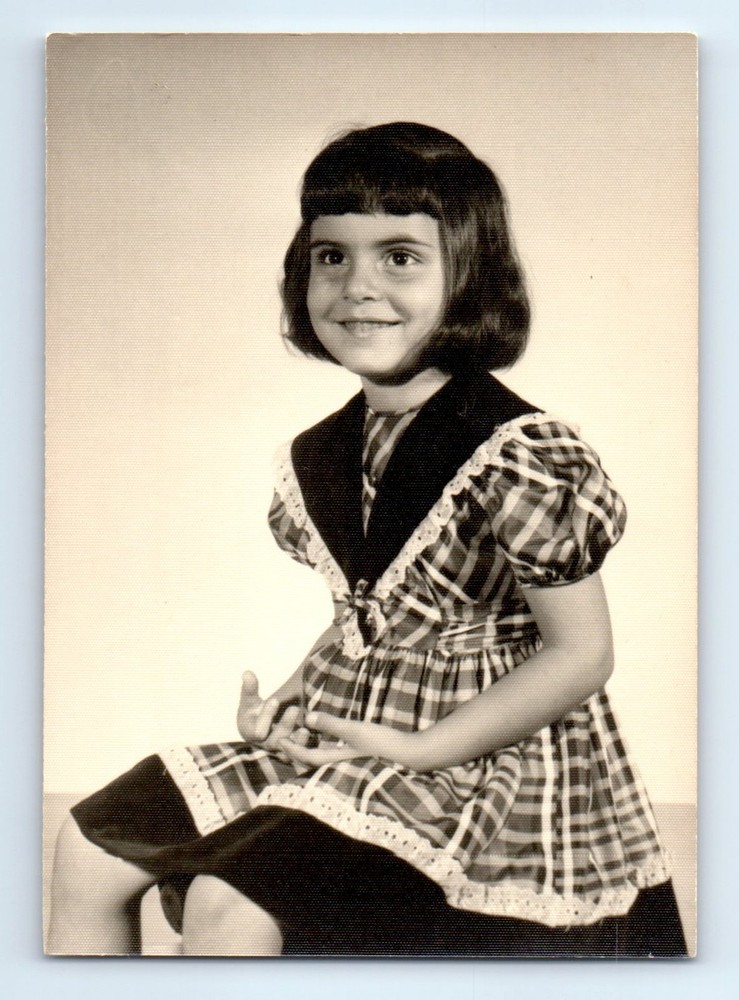 Old Vintage Photo FORMAL PORTRAIT OF CUTE GIRL ANTIQUE PHOTOGRAPH