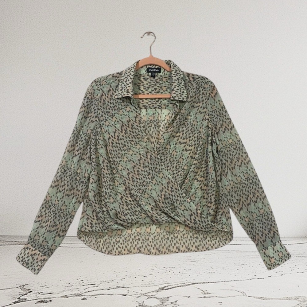 Bebe Animal Print Faux Wrap Top Women’s Size Medium High Low Hem $59