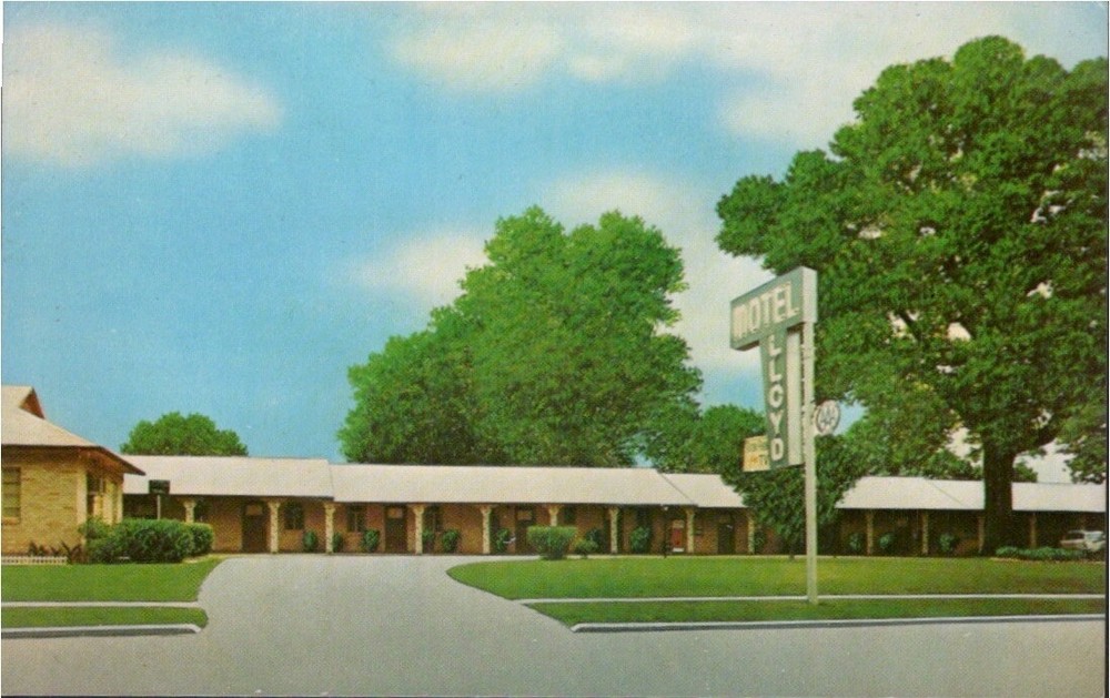 Motel Lloyd Ozark Arkansas AR Postcard PC 1960s A/T