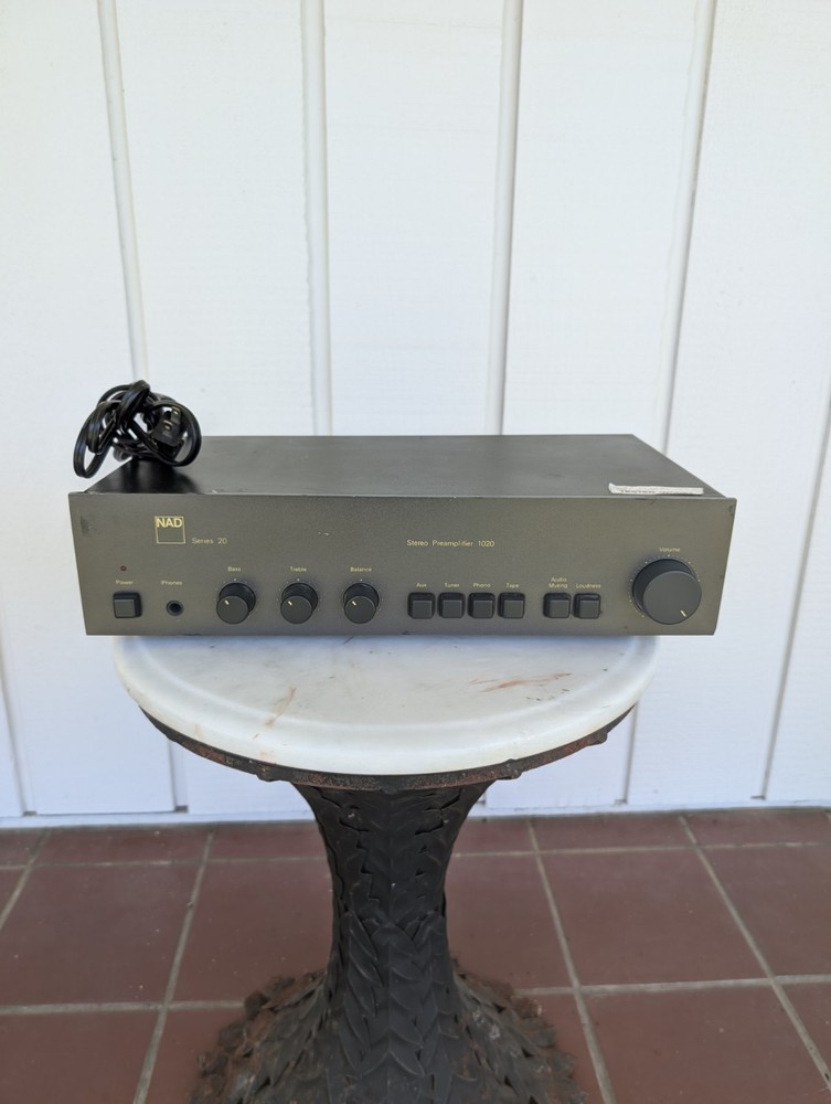 NAD 1020 Series 20 Stereo Preamplifier 2-Ch Class A Black Phono AUX