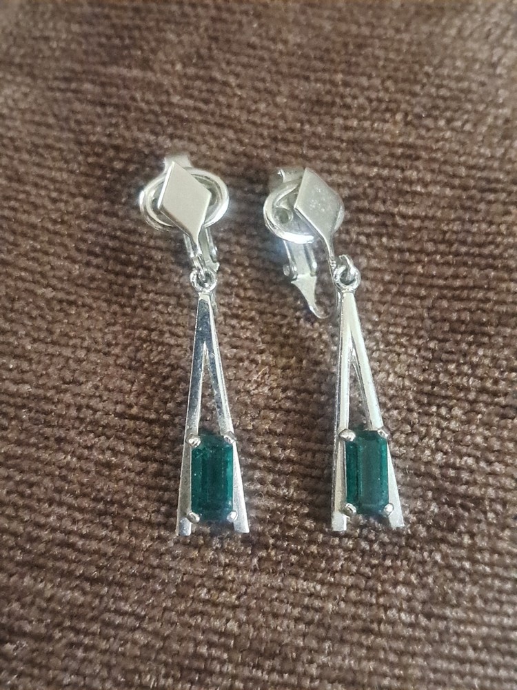 Vintage Avon Silver Tone Park East Emerald Green Triangle Clip On Earrings