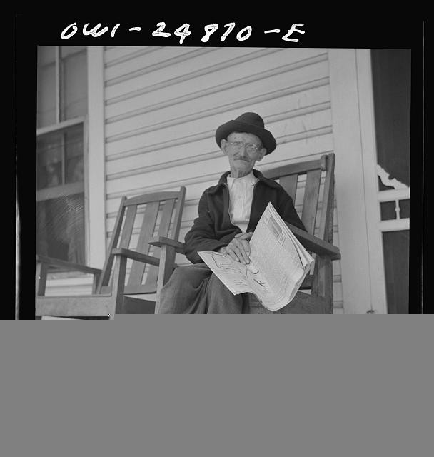 Photo:San Augustine Texas Old Resident Man Reading Newspaper 1943 Apr