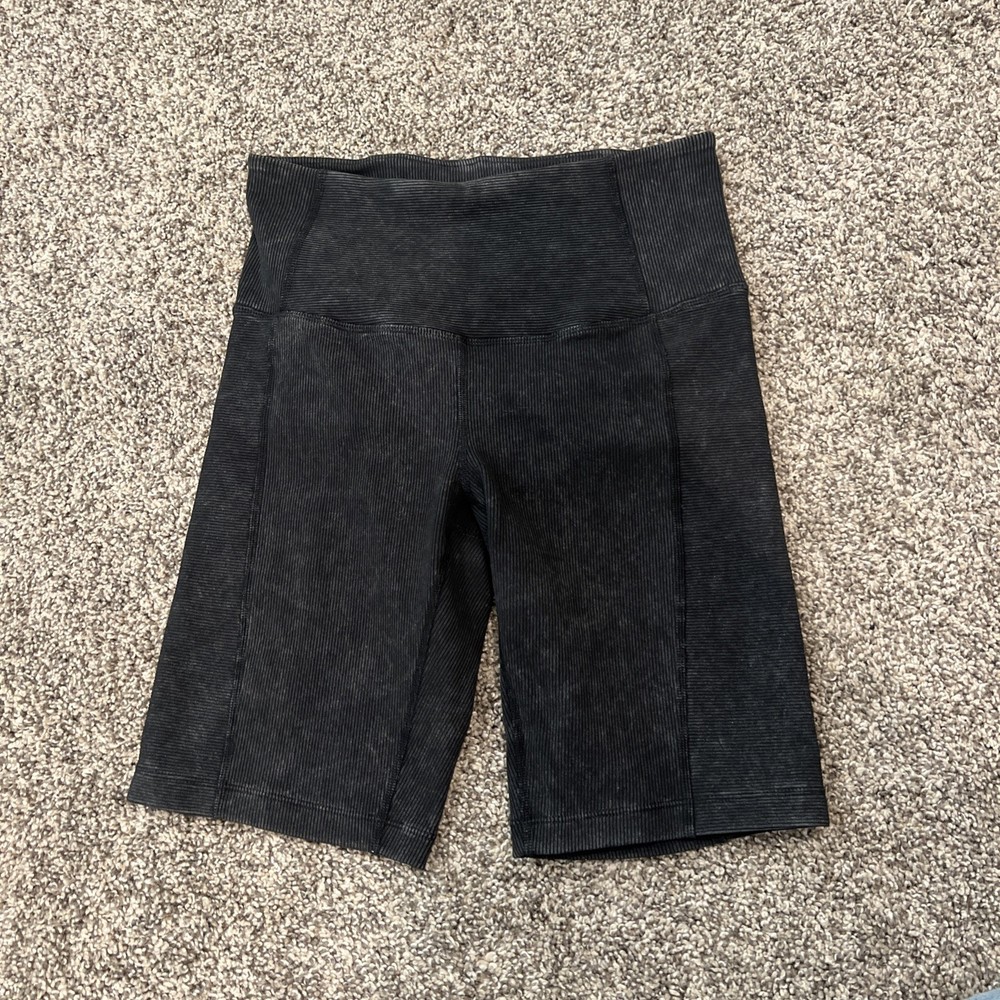 Zella Women’s Snow Wash Rib Active Bike Shorts 9” Inseam Back Key Pocket Black S