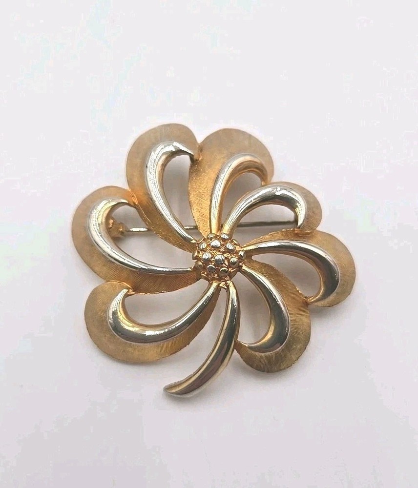 Vintage Gold Tone Flower Brooch Pin Large Floral Statement Costume Jewelry