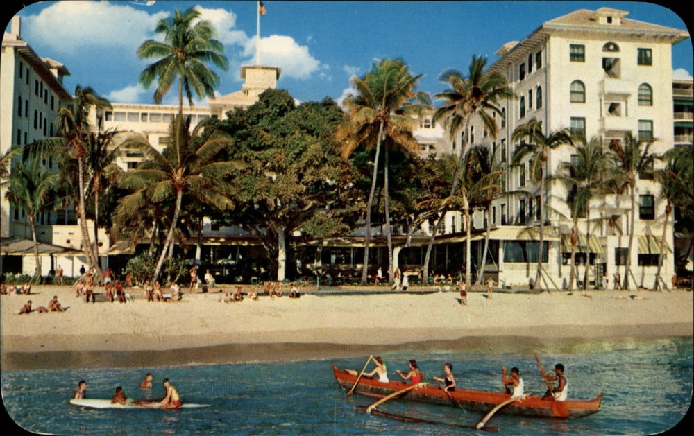 Honolulu Hawaii Waikiki Moana Hotel Banyan Court long canoe 1950s postcard