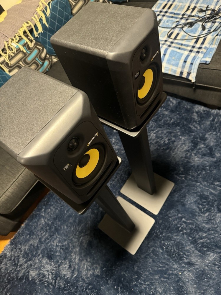 Rokit 5 Studio speakers